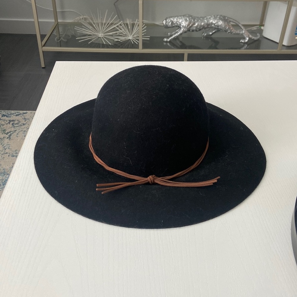 Black floppy hat with brown bow